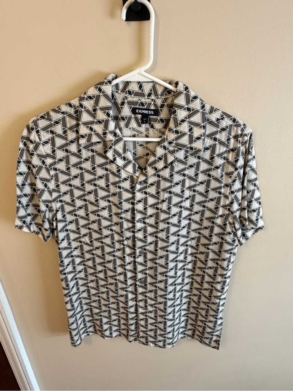 Express Men’s Black & White Geometric Button-Down Short Sleeve Shirt